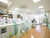 病院通薬局 みさと店
